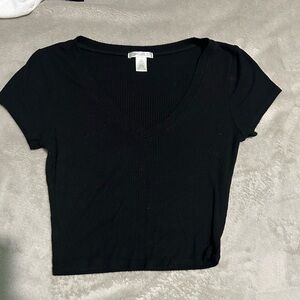 Bozzolo Black Ribbed V-Neck Crop Top